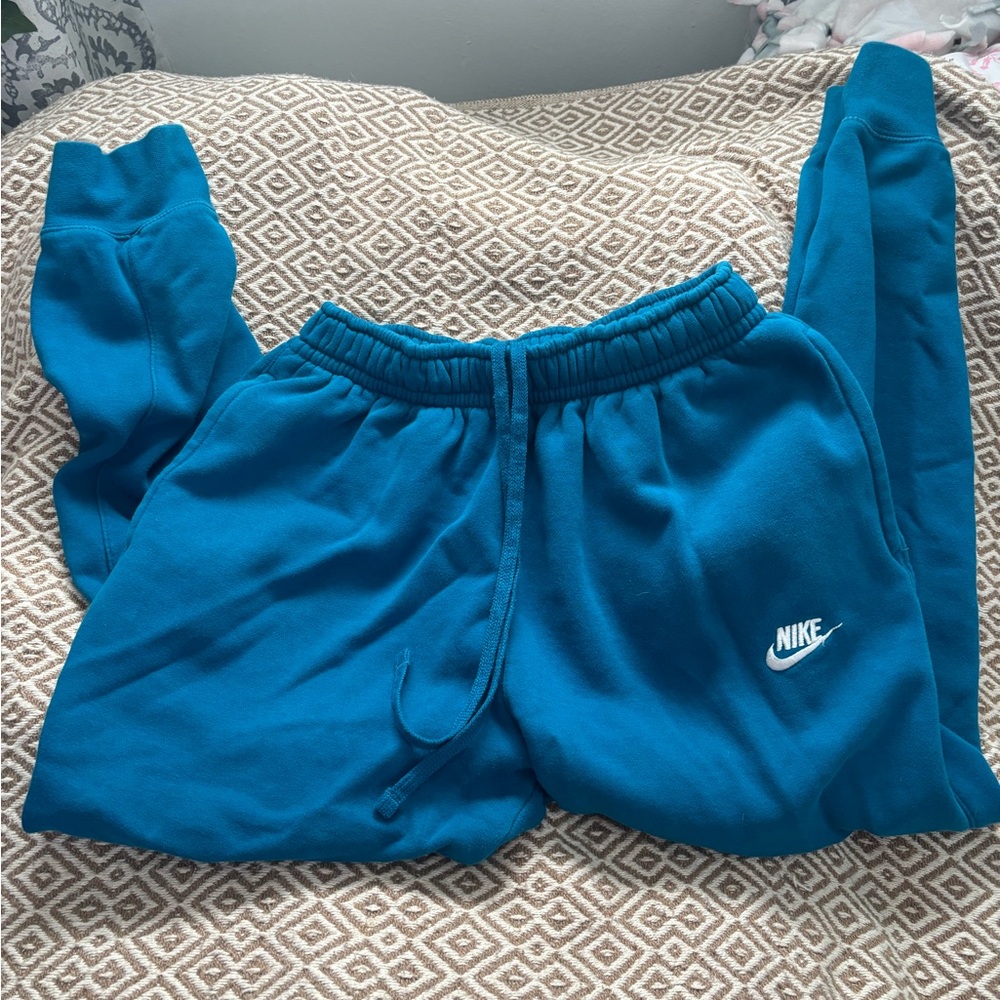 Nike sweats size medium